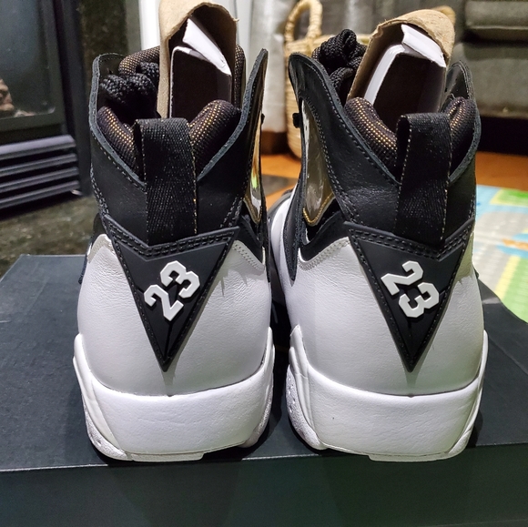 Shoes - Picture 5 of 13